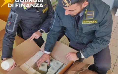 Halloween, sequestrate nel Lecchese 1.100 candele non conformi