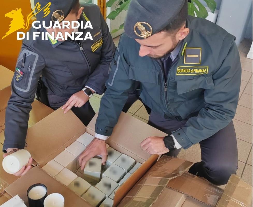 Halloween, sequestrate nel Lecchese 1.100 candele non conformi
