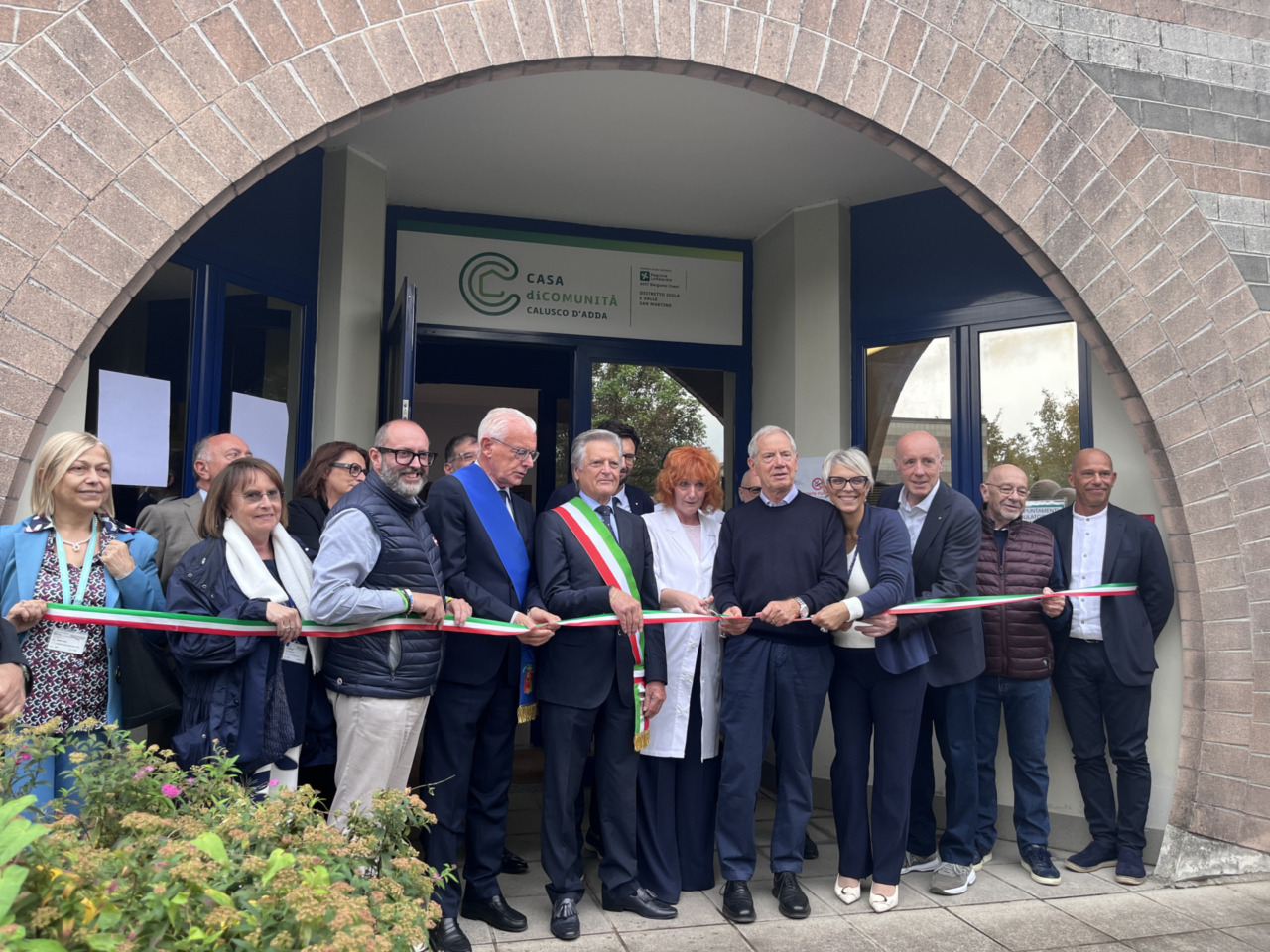 Inaugurata la Casa di Comunità a Calusco d’Adda, presente anche l’assessore Bertolaso