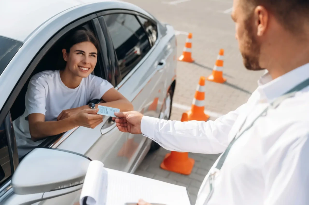 Patente scaduta: si può guidare? Come rinnovarla a Como e Lecco anche in caso di urgenza