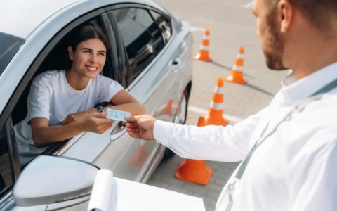Patente scaduta: si può guidare? Come rinnovarla a Como e Lecco anche in caso di urgenza